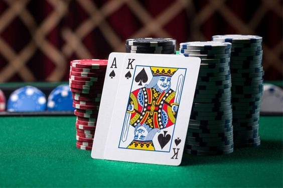 Hướng dẫn phong thái chơi poker đúng cách chuyên nghiệp trên sunwin